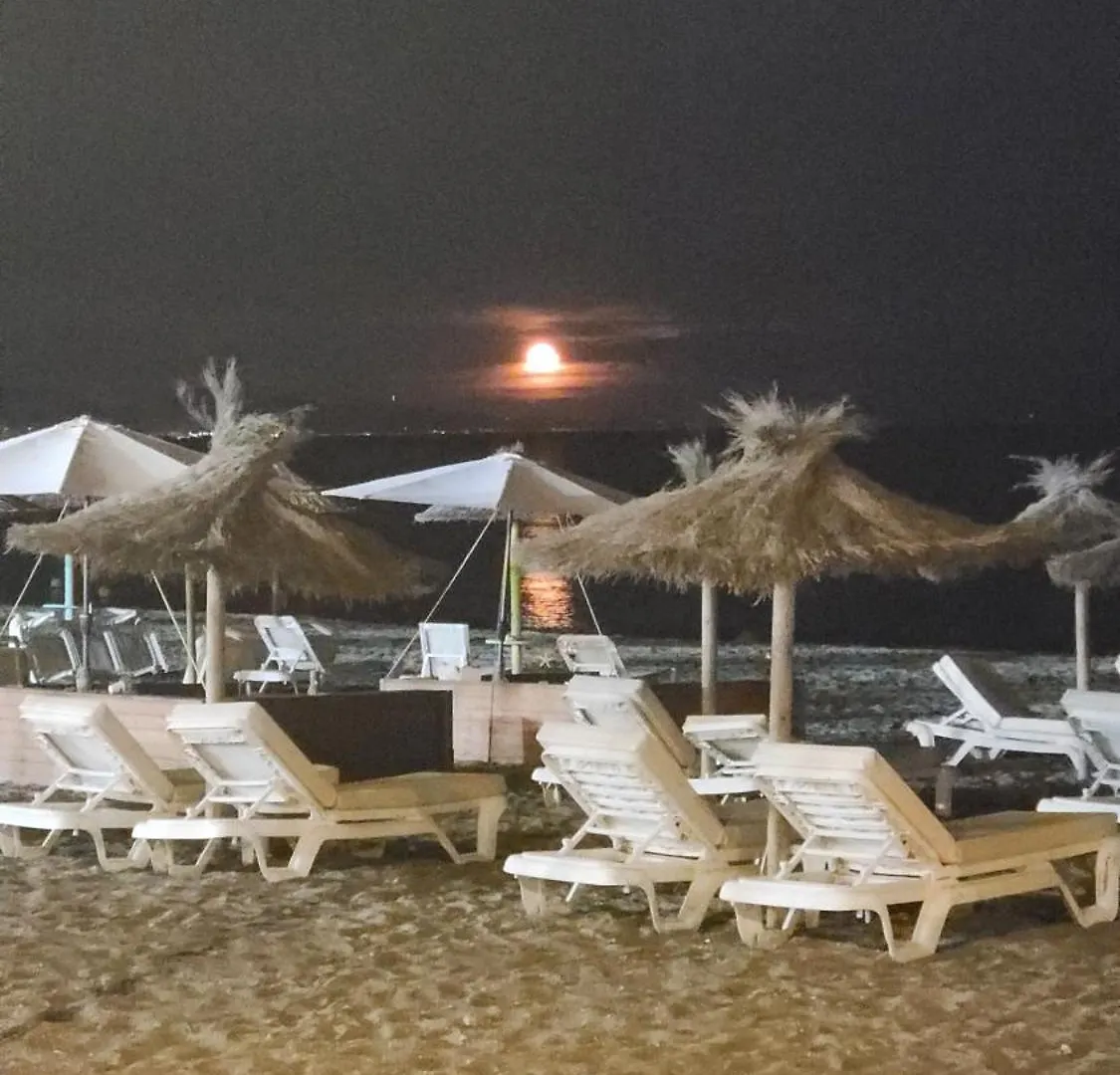 Marina Casares Beachside Apartment 0*,